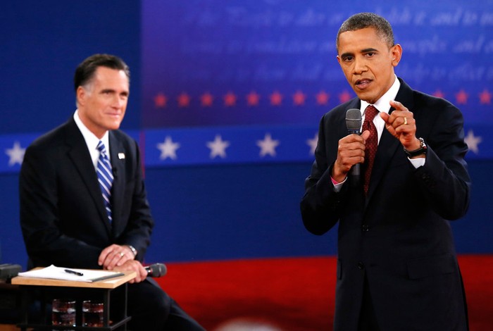 Tổng thống Obama "nổ loạt súng đầu tiên" mở đầu cuộc tranh luận trực tiếp trên truyền hình lần thứ hai giữa hai ứng cử viên Tổng thống.